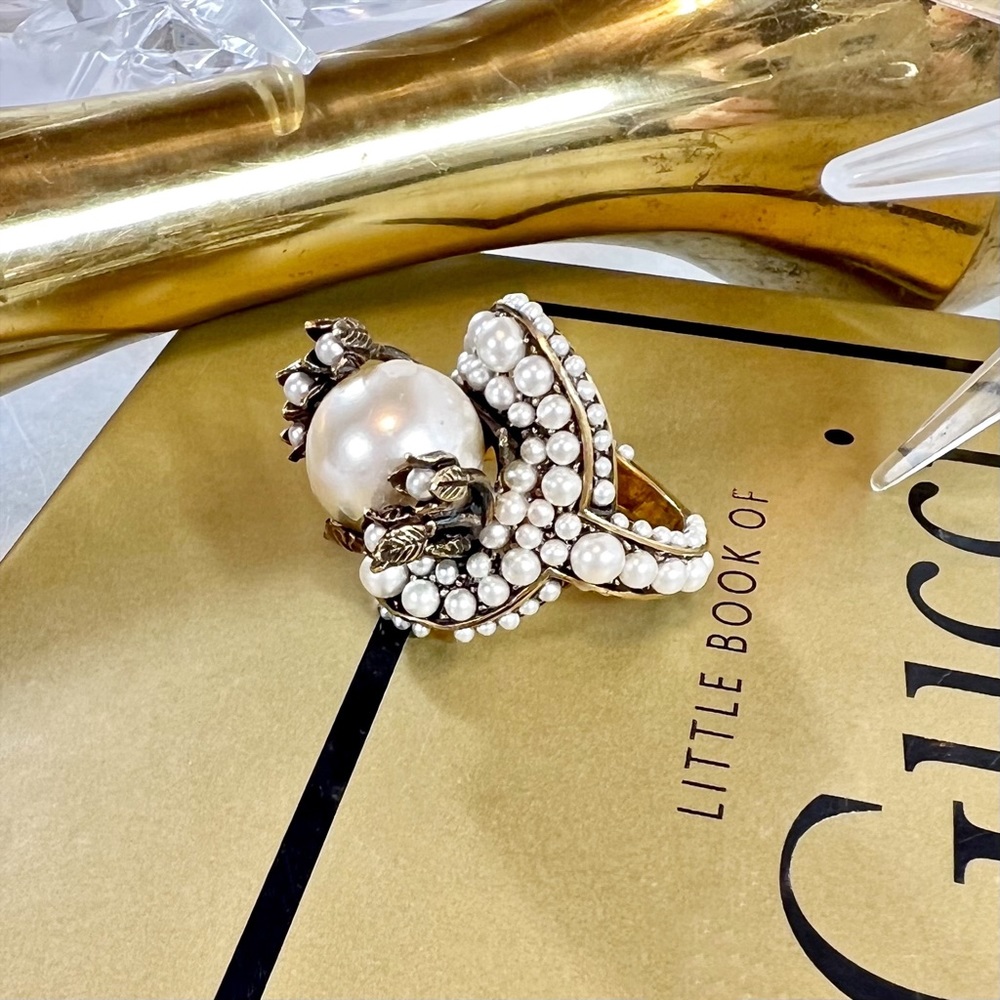 |SOLD| Gucci White & Pearl Beaded Tulip Cocktail Ring - Picture 3 of 9